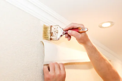 Pose de papier peint à Montenach — revêtements muraux et toiles de verre